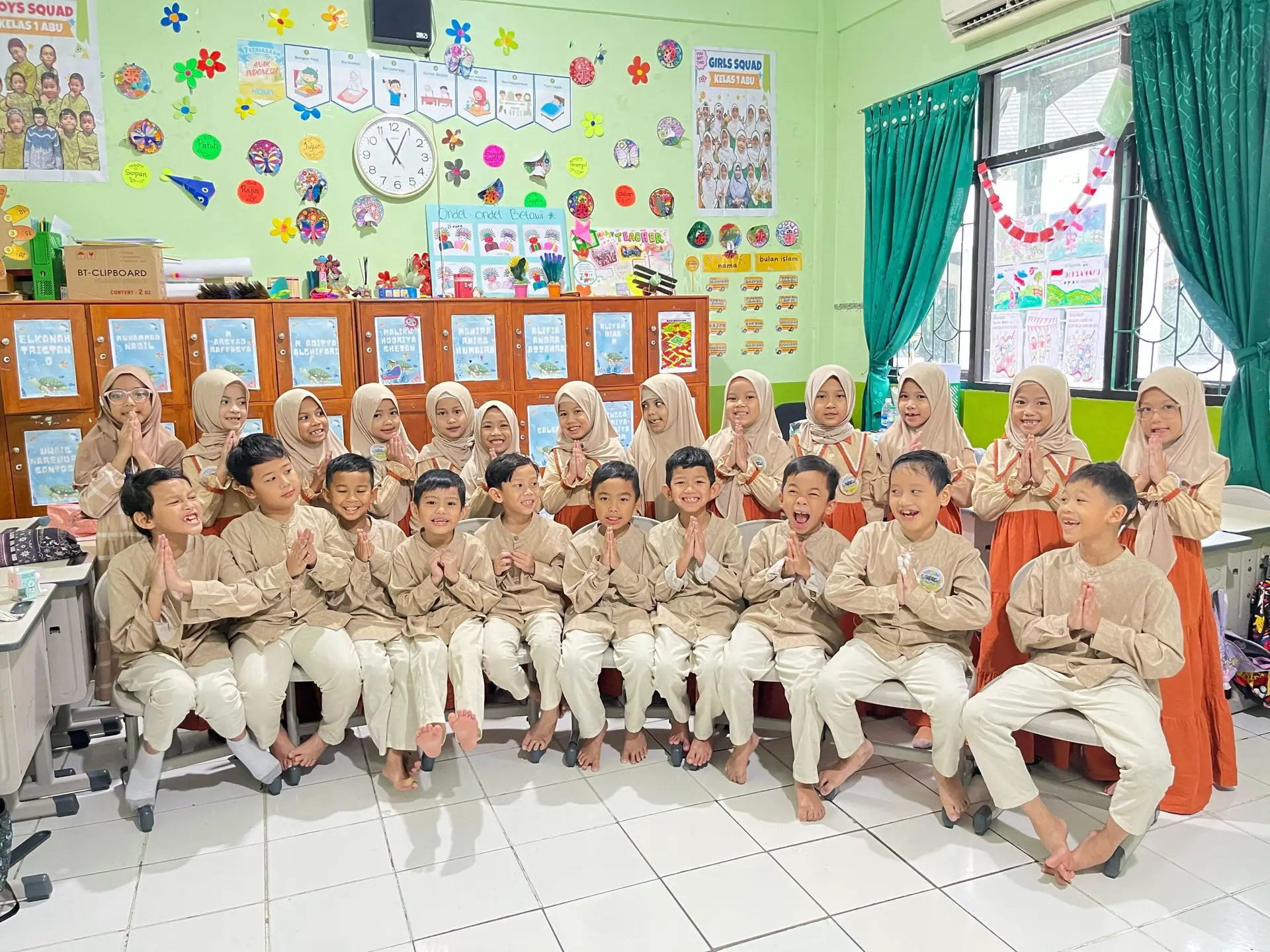 Suasana pembinaan karakter siswa di kelas